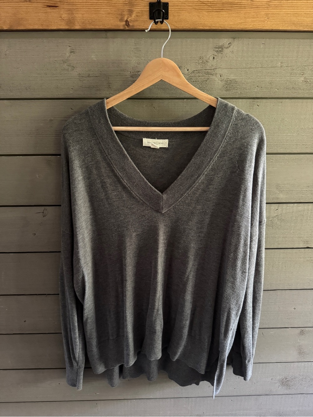 Treasure & Bond Gray V-Neck Women’s Sweater